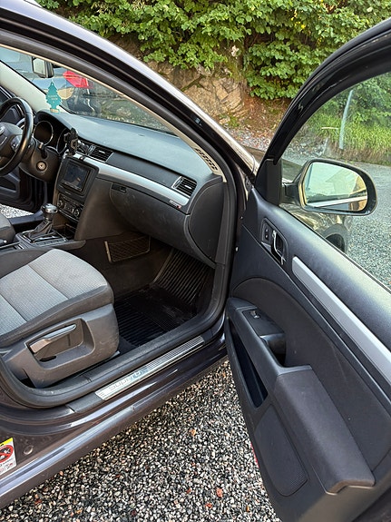 Skoda Superb 9 of 30