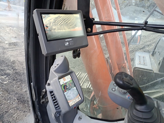 Hitachi Zaxis 350LC-6 13 of 21