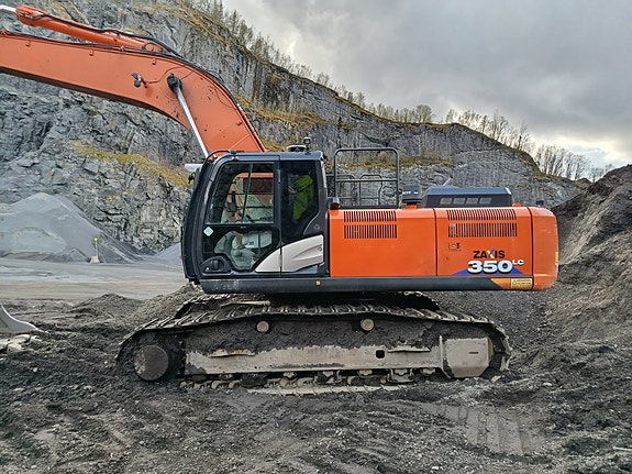 Hitachi Zaxis 350LC-6 3 of 21