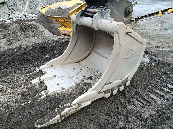 Hitachi Zaxis 350LC-6 8 of 21