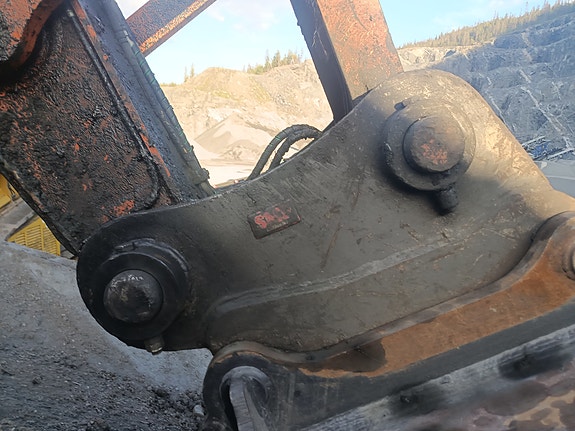 Hitachi Zaxis 350LC-6 15 of 21