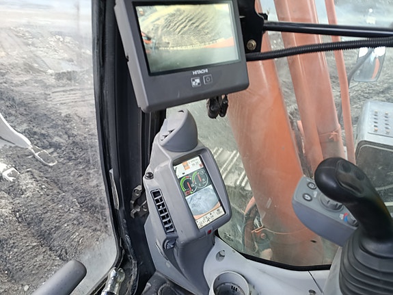 Hitachi Zaxis 350LC-6 12 of 21