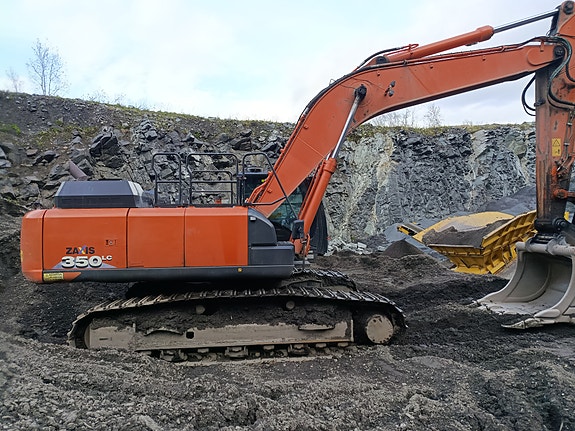 Hitachi Zaxis 350LC-6 6 of 21