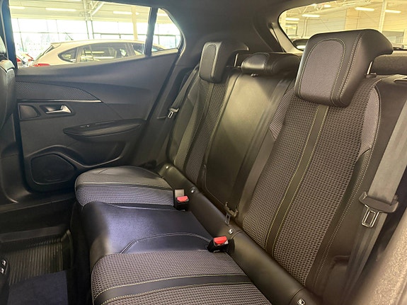 Peugeot e-2008 19 of 30
