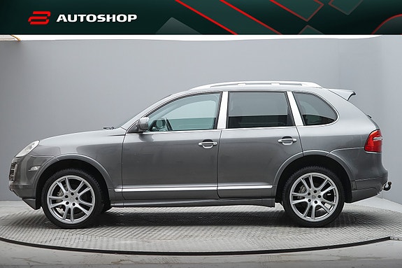 Porsche Cayenne 2 of 24