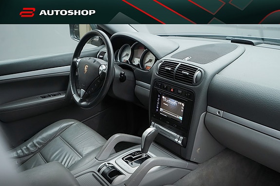Porsche Cayenne 14 of 24