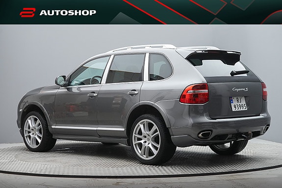 Porsche Cayenne 3 of 24