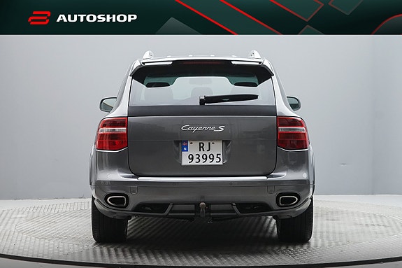 Porsche Cayenne 4 of 24