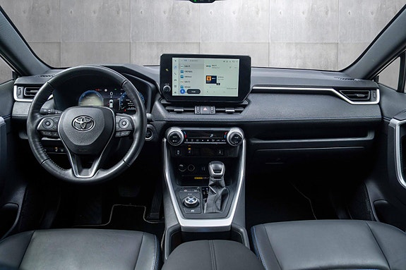 Toyota RAV4 9 of 20