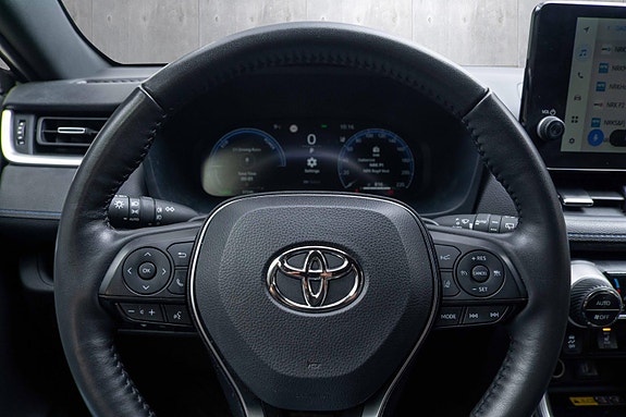 Toyota RAV4 12 of 20