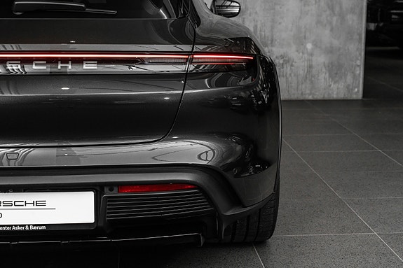 Porsche Taycan Cross Turismo 10 of 30