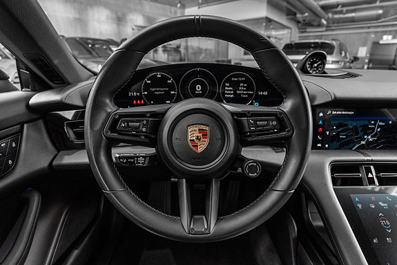 Porsche Taycan Cross Turismo 21 of 30