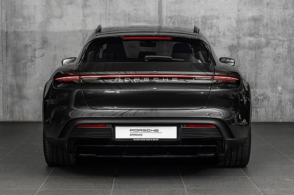 Porsche Taycan Cross Turismo 8 of 30