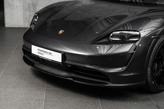Porsche Taycan Cross Turismo 3 of 30
