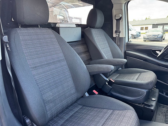 Mercedes-Benz Vito 14 of 22