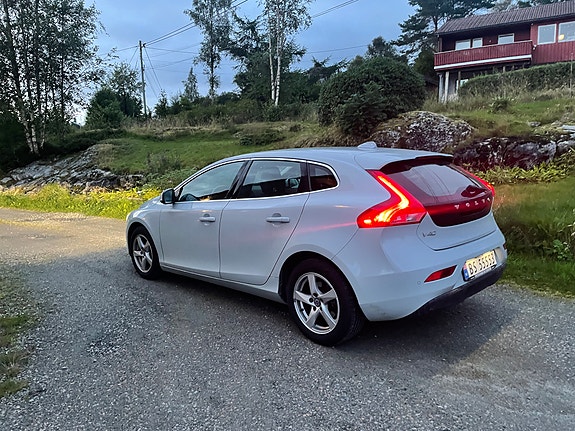 Volvo V40 3 of 8