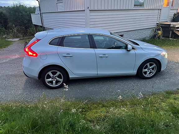 Volvo V40 6 of 8