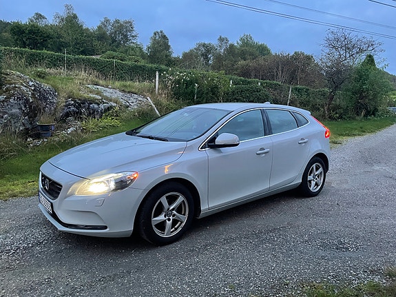 Volvo V40 7 of 8