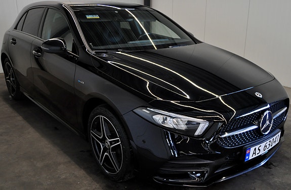 Mercedes-Benz A250 e 3 of 20