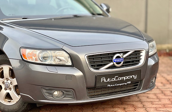 Volvo V50 2 of 30