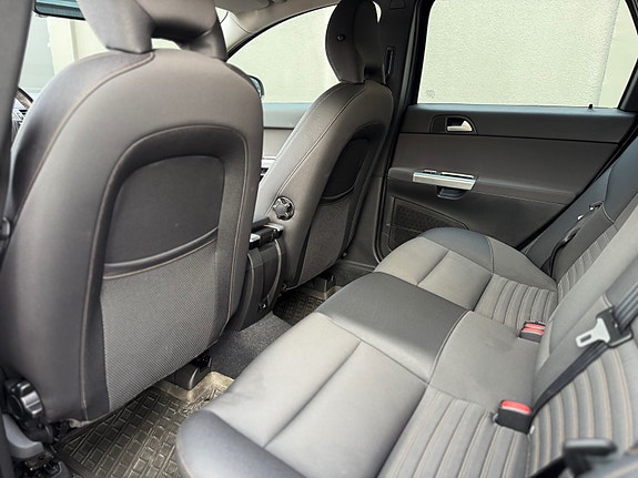Volvo V50 25 of 30