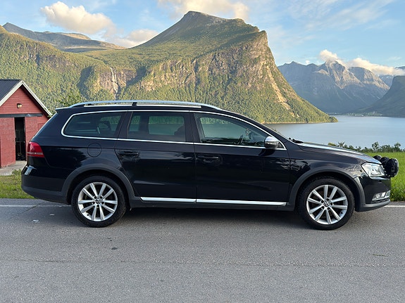 Volkswagen Passat Alltrack 2 of 25
