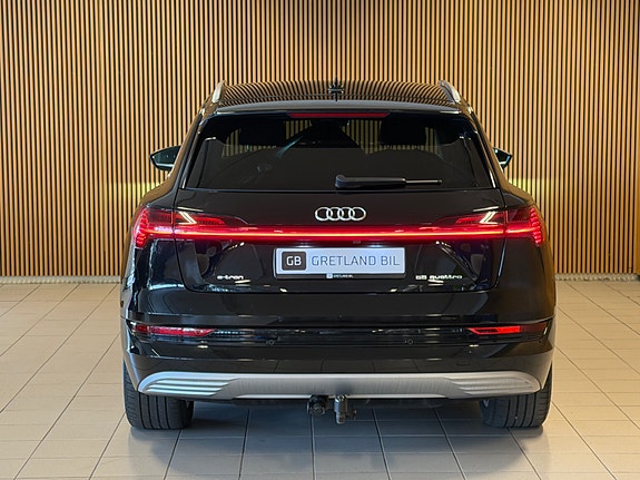 Audi e-tron 5 of 19