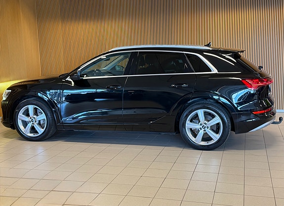 Audi e-tron 8 of 19