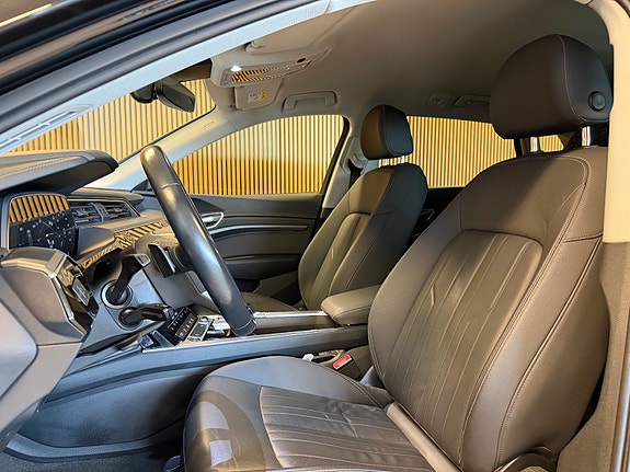 Audi e-tron 14 of 19