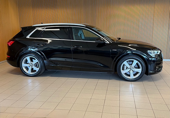 Audi e-tron 3 of 19