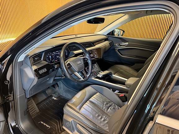 Audi e-tron 12 of 19