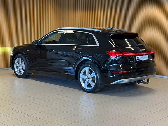 Audi e-tron 7 of 19