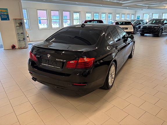 BMW 525d 2 of 30