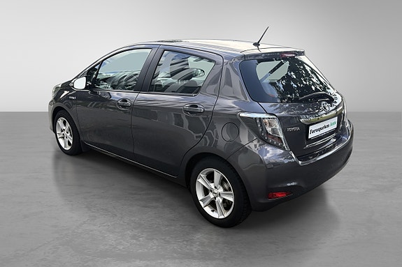 Toyota Yaris 10 of 30