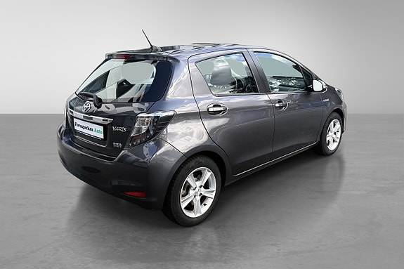 Toyota Yaris 7 of 30