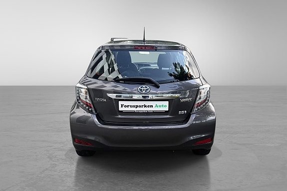 Toyota Yaris 8 of 30