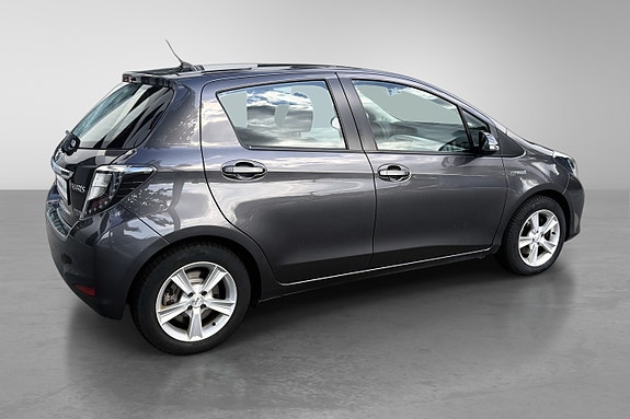 Toyota Yaris 6 of 30