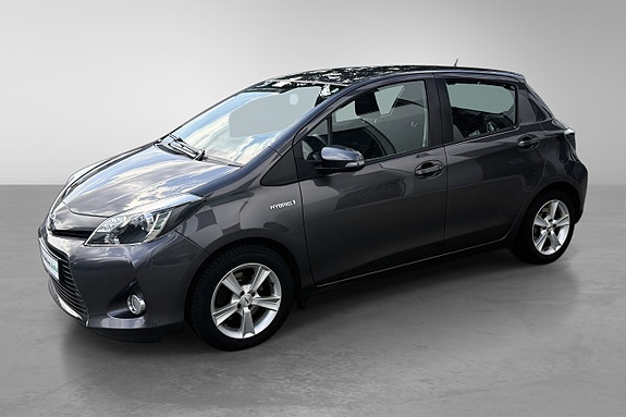 Toyota Yaris 13 of 30