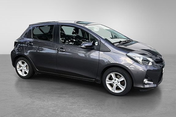 Toyota Yaris 4 of 30