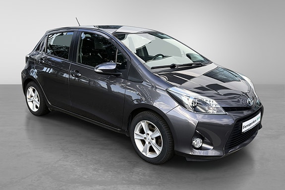 Toyota Yaris 3 of 30
