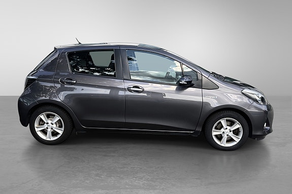 Toyota Yaris 5 of 30