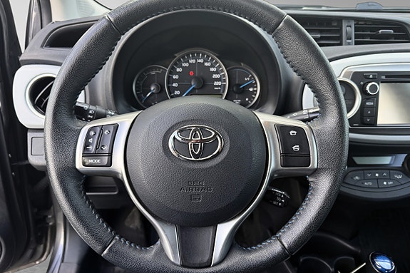 Toyota Yaris 24 of 30