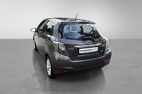 Toyota Yaris 9 of 30