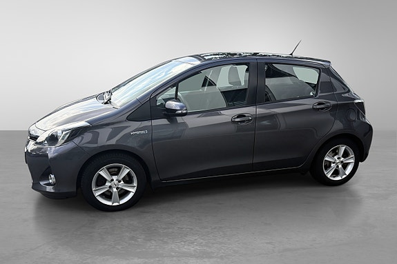 Toyota Yaris 12 of 30