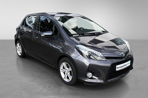 Toyota Yaris 2 of 30