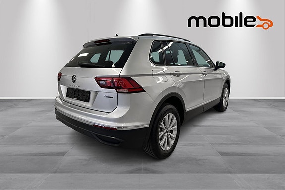 Volkswagen Tiguan 3 of 24