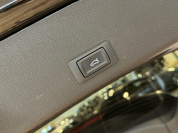 Audi e-tron 8 of 24