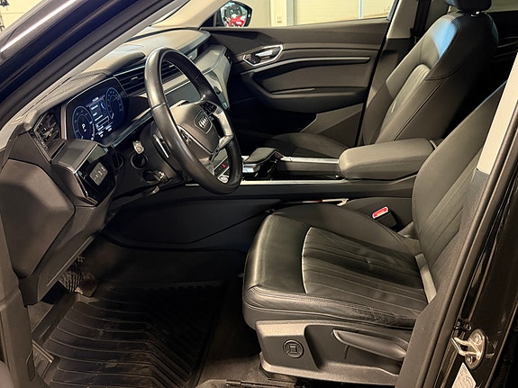Audi e-tron 9 of 24