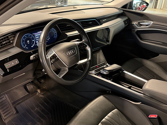 Audi e-tron 10 of 24