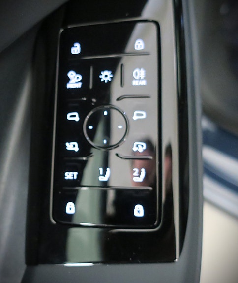 Audi Q6 e-tron 13 of 19